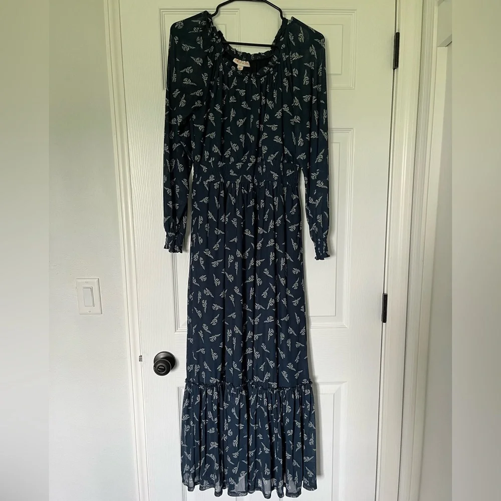Long sleeve, floor length dress from Knox Rose. Size small women’s. - Picture 1 of 3